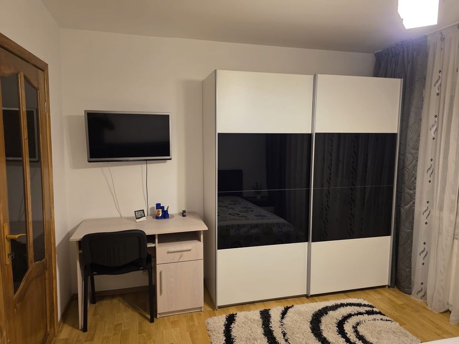 De închiriat,apartament decomandat