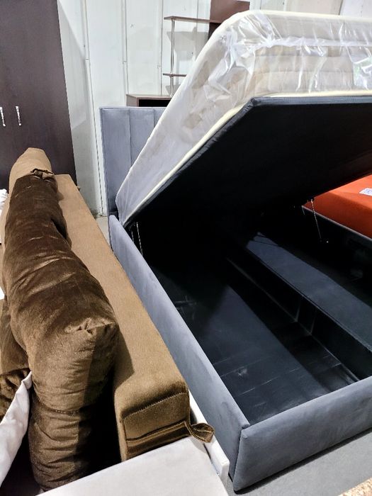 Pat tapițat 160x200 cu lada .Nou.