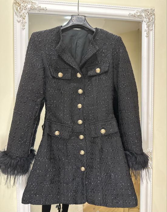 Елегантна луксозна рокля с красив завършек на ръкава