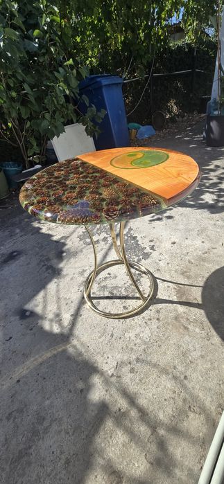 Vând Măsuță rășină- 60 cm diametru