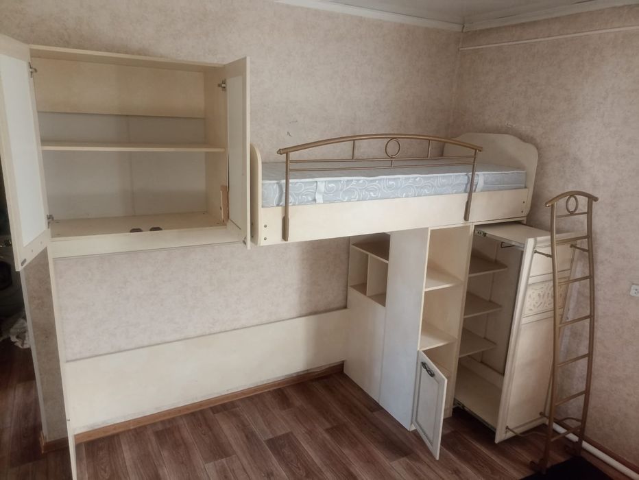 Продаётся кровать со шкафами