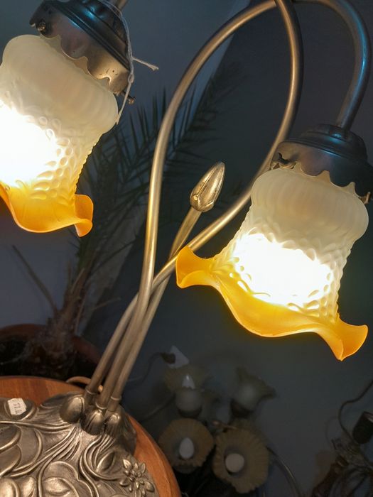 Lampa cu abajur din sticlă stil Tiffany