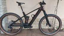 Bicicleta electrica carbon Cube 2024