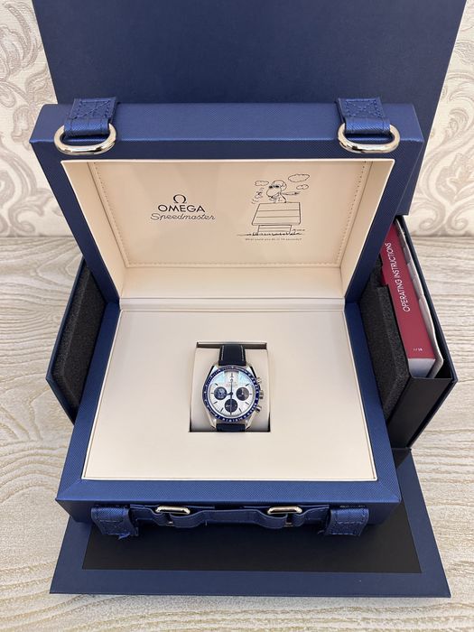 Omega Silver Snoopy Chronograph 42 mm.