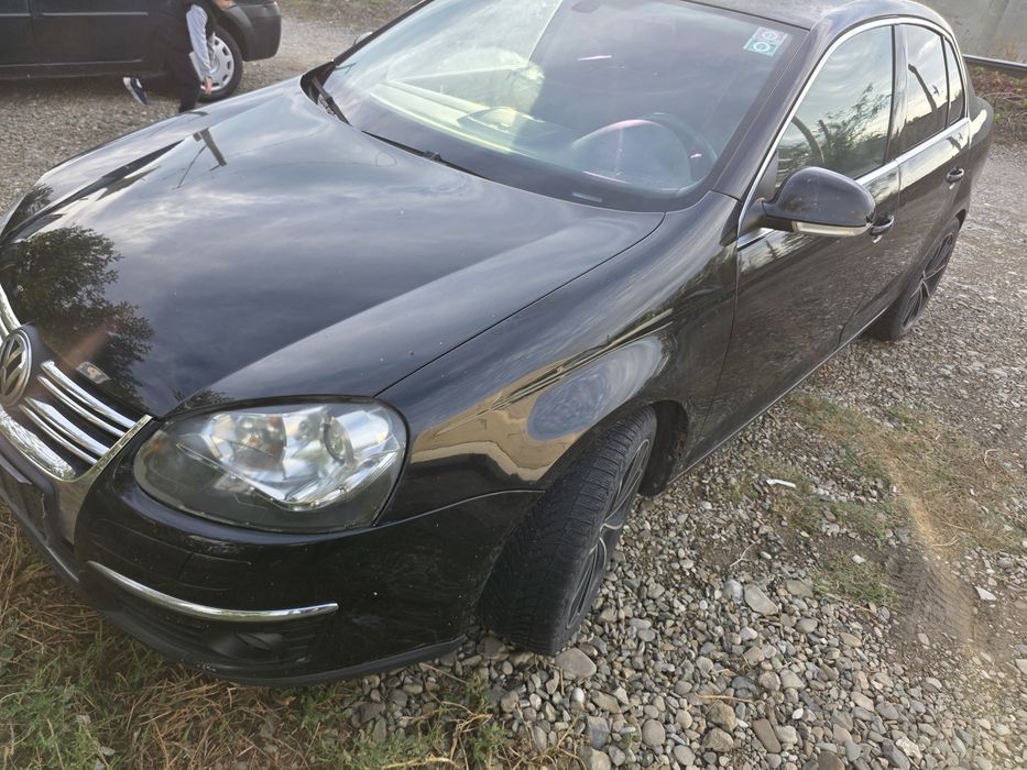 Dezmembrez Volkswagen Jetta 1.6mpi 1.6fsi 1.9tdi 2.0tdi