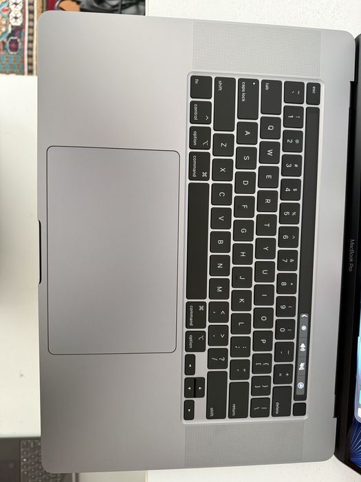 Macbook Pro 16inch/i7/16/512