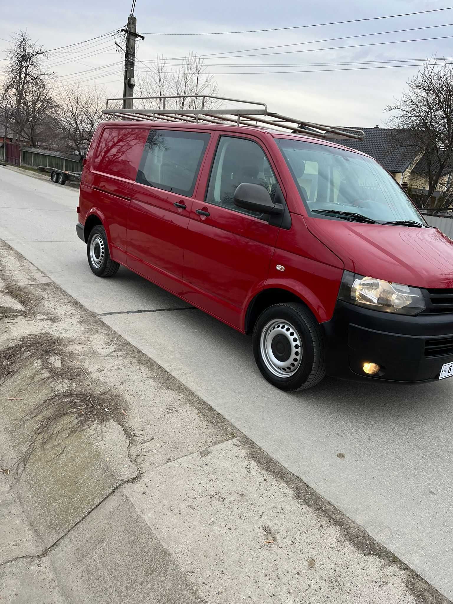 Vand Volkswagen Transporter T5  cu 6 locuri și dubă  euro 5