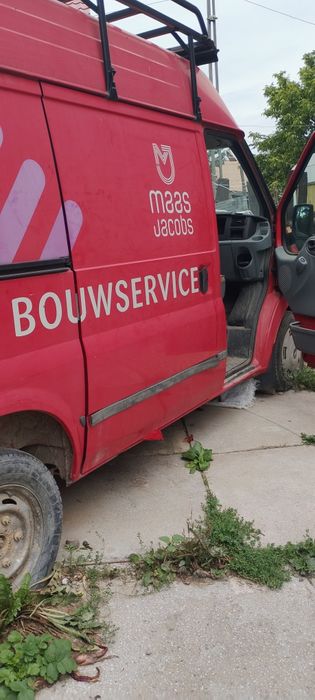 Dubă Ford tranzit roșu