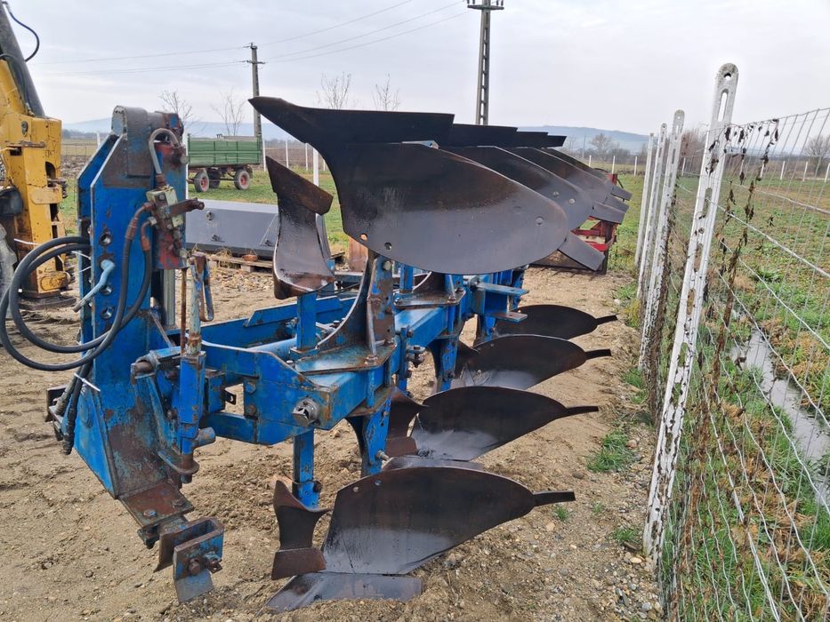 Vând plug marca FROST V 140 3+1