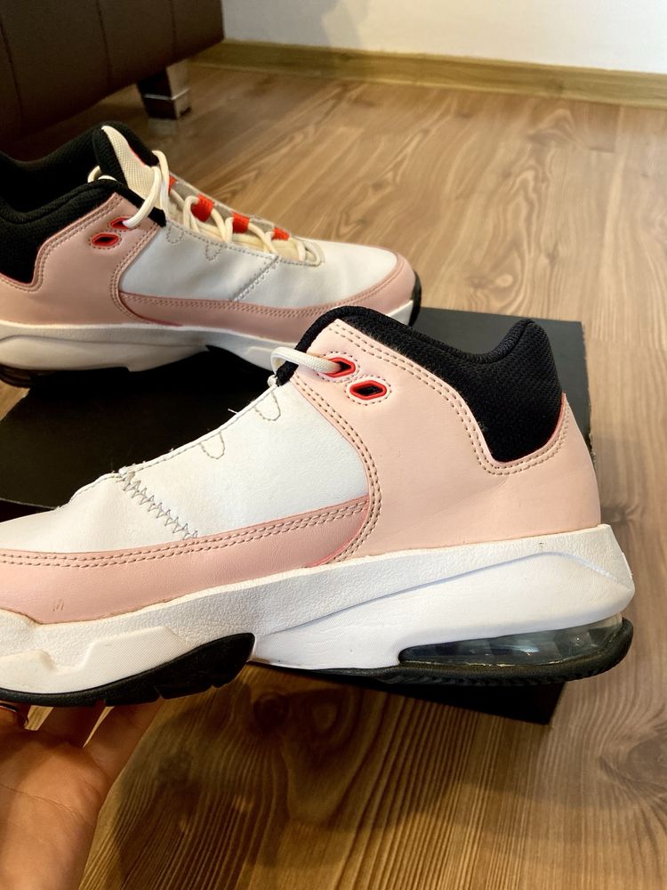 jordan max aura 3