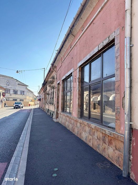 Spatiu Comercial si 7 apartamente ultracentral in Oradea