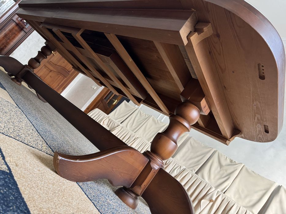 Продается стол из натурального дерева