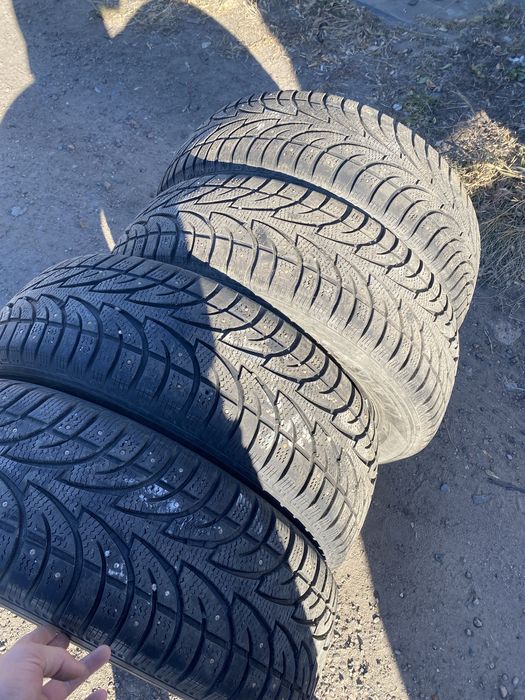 Продам зимнюю резину 235/65/17