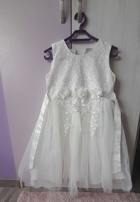 Бяла детска рокля