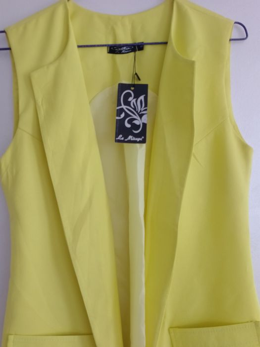 Яркая лимонная жилетка безрукавка новая 42р