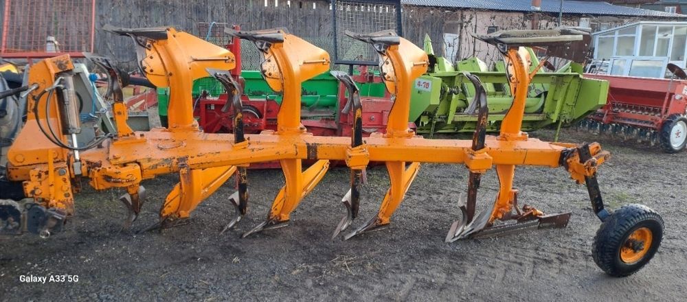 Plug reversibil cu 4 brazde