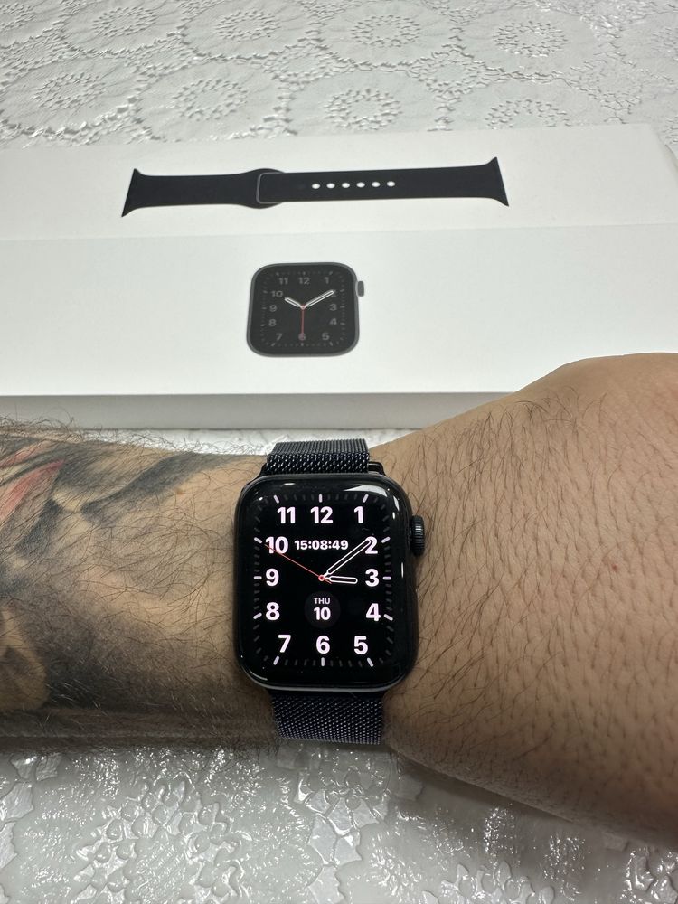    Apple Watch SE 2022 40мм GPS Space Gray Alu Black Sport