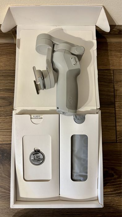 Vând stabilizator Dji om 4