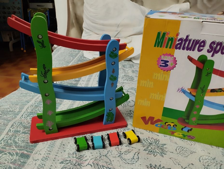 Горка деревянная с 4-мя машинками (развивающие игрушки)