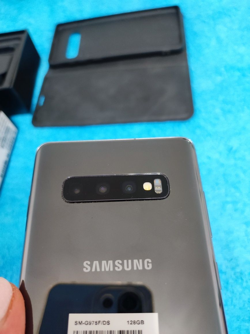Продам телефон Samsung galaxy s10+
