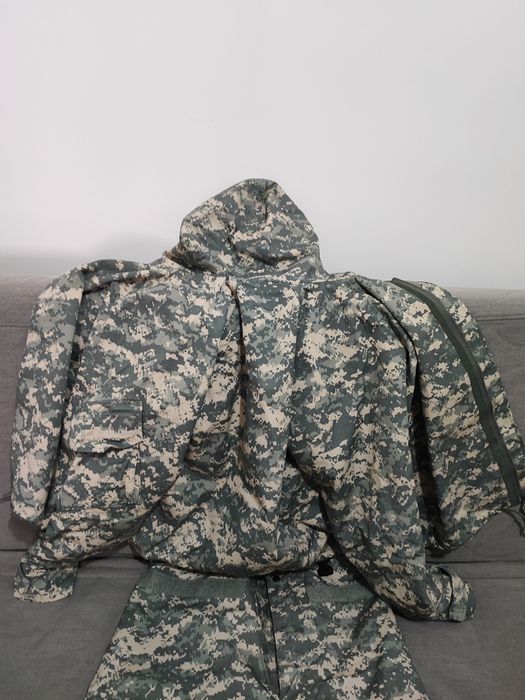 Vind Costum complet de camuflajul pt ATV, Airsoft, Etc. Este Nou Nouț!