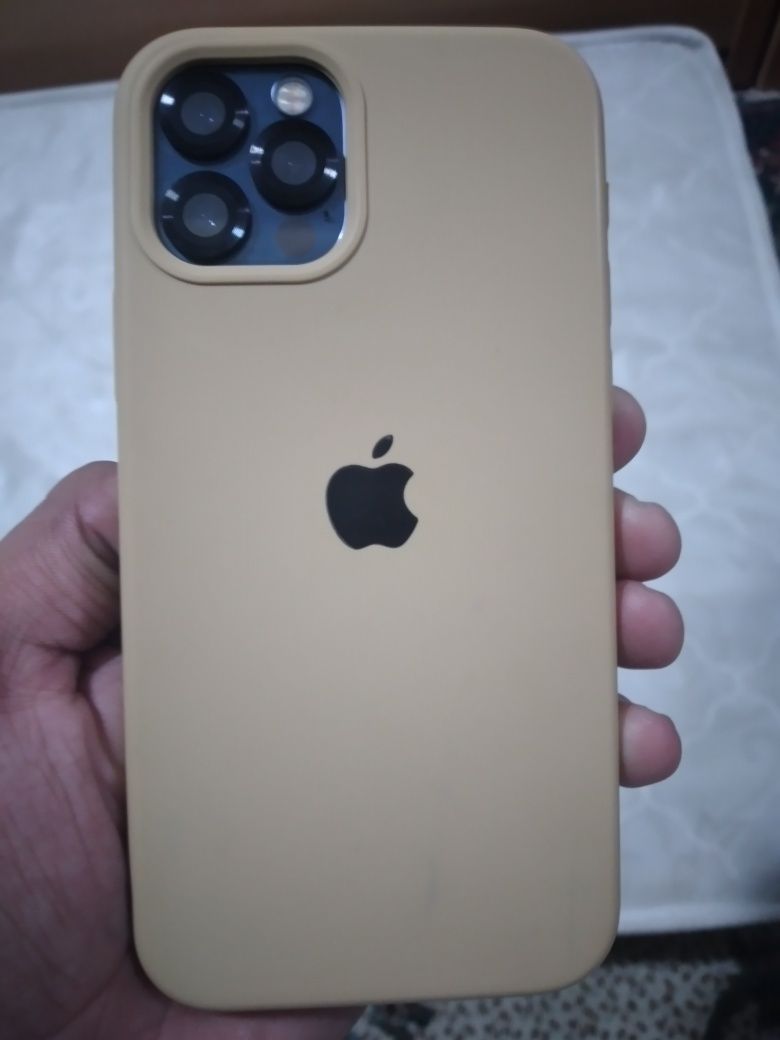 Iphone 12 pro. 610$ sotiladi.