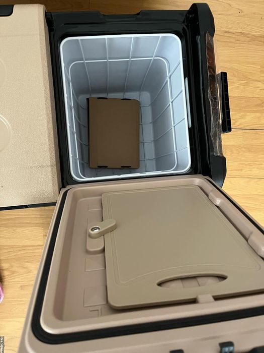 Frigider/congelator cu doua compartimente