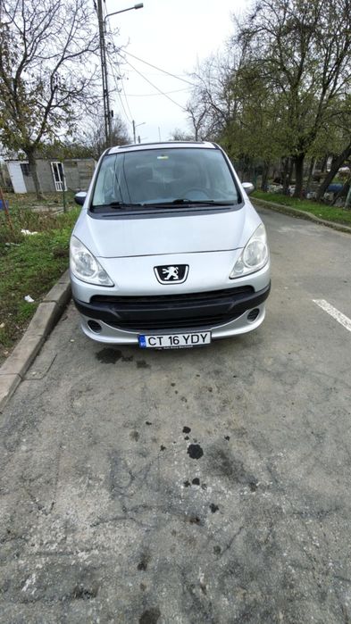 Vând sau Schimb Peugeot 1007 1.4 benzina
