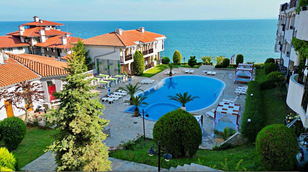 Самостоятелна къща с три спални и морска гледка, Първа линия море