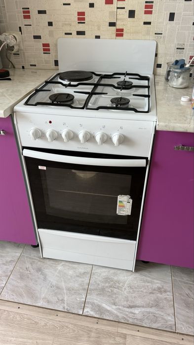 Газ плита ,духовка тоқпен жасайды .