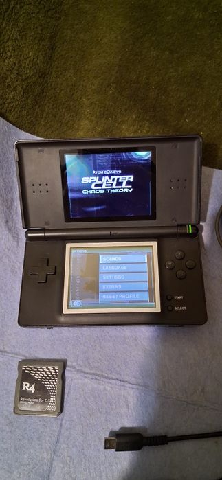 DSLite functional ,accesorii+ card R4 emulator+ msd 2GB