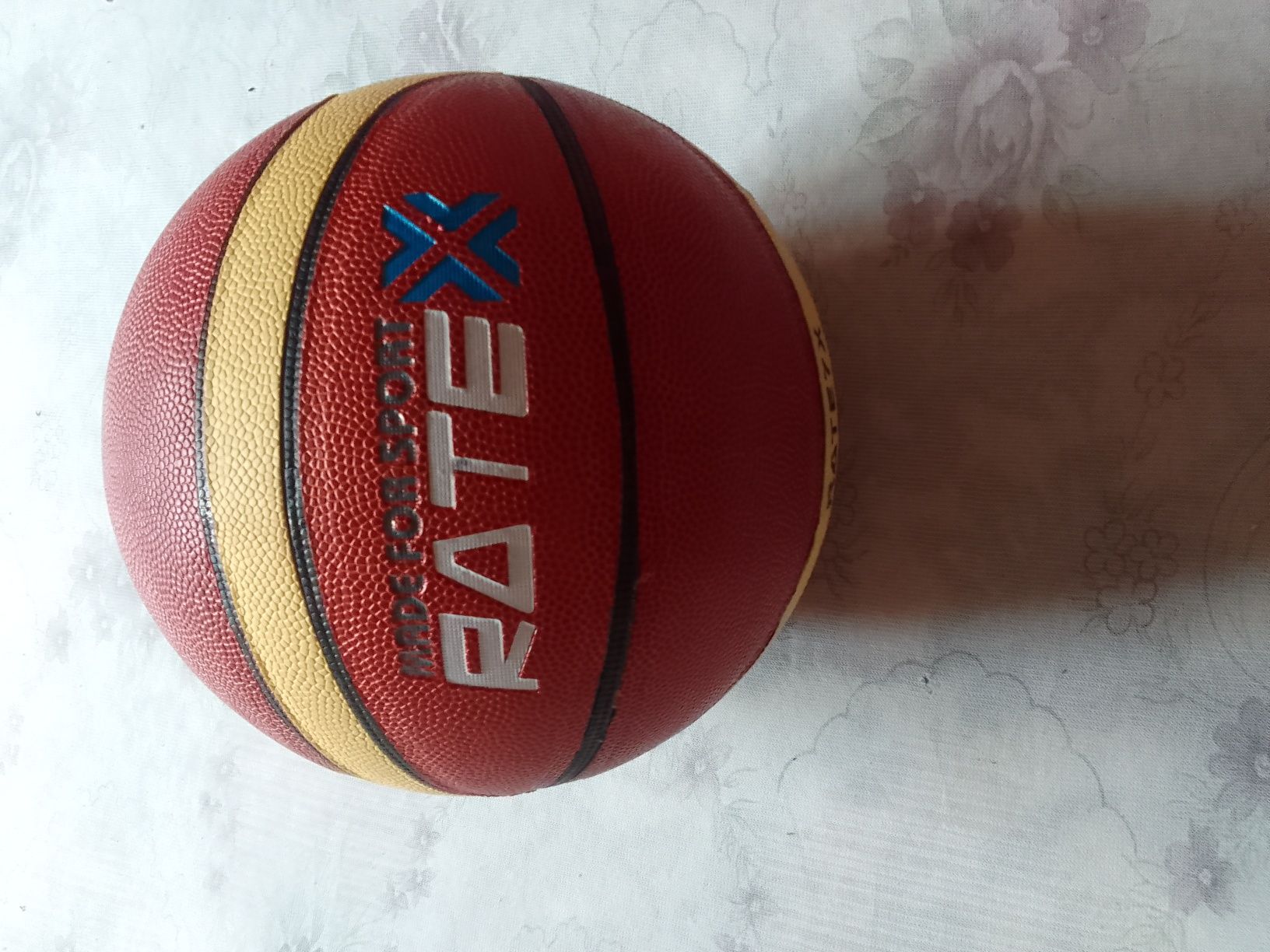 Basketbolll koptok sotiladi. Yangi