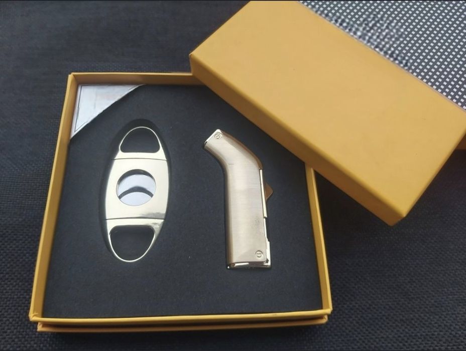 Луксозен комплект за пури,запалка и резачка с лого,в подаръчна кутия