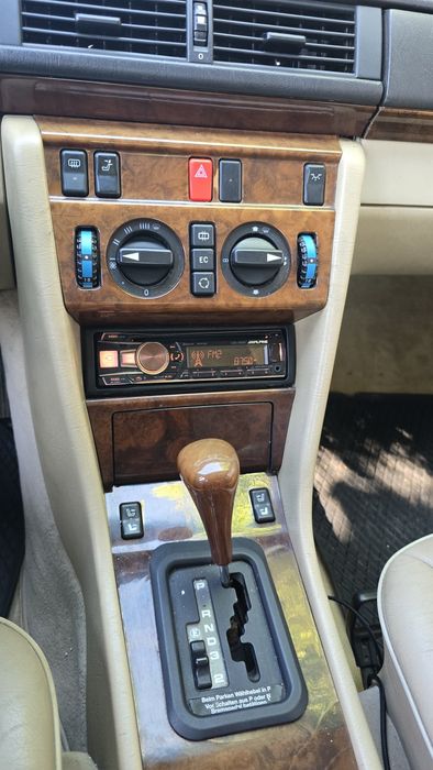 Mercedes-Benz e200