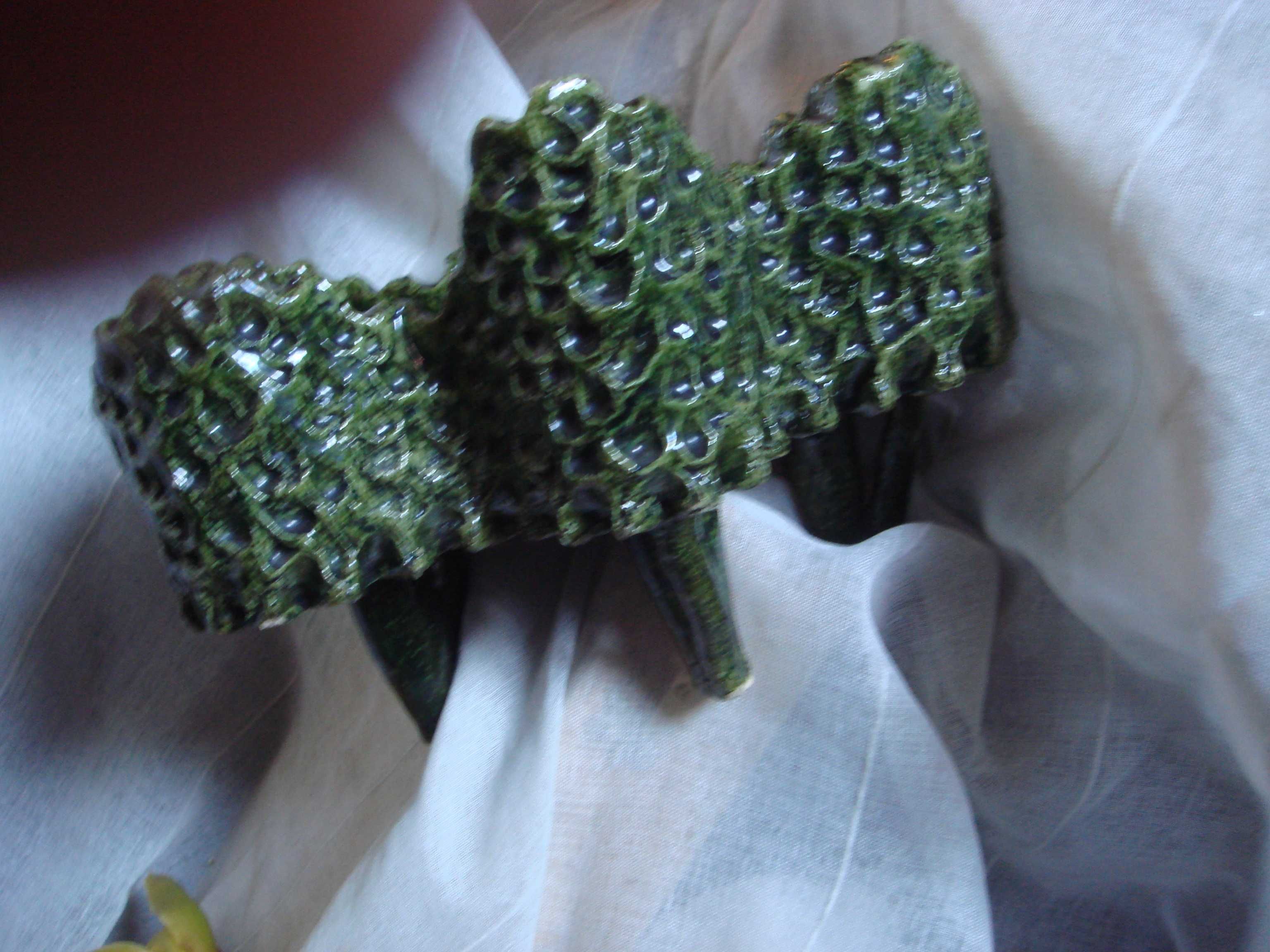 Кашпо для цветов около 20 см - майолика на ножках зеленый цвет