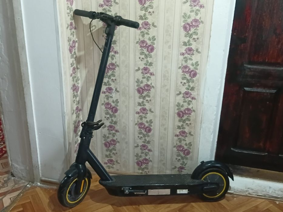 Продам электро самокат бу 2 года 60000тнг
