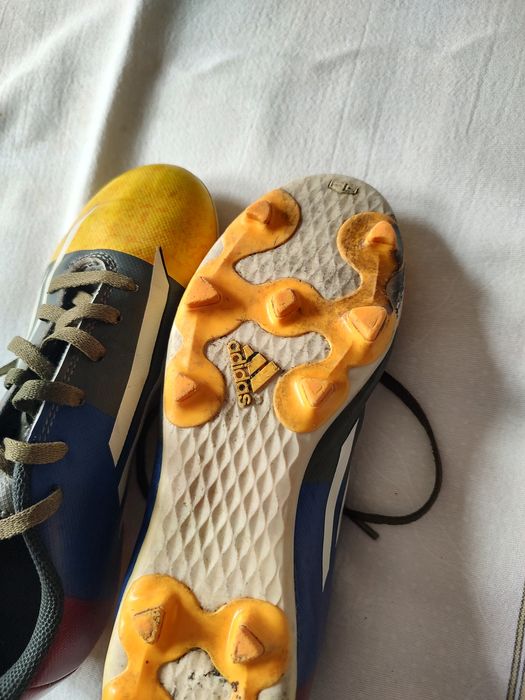 De vânzare crampoane Adidas,mărime 35 1/2