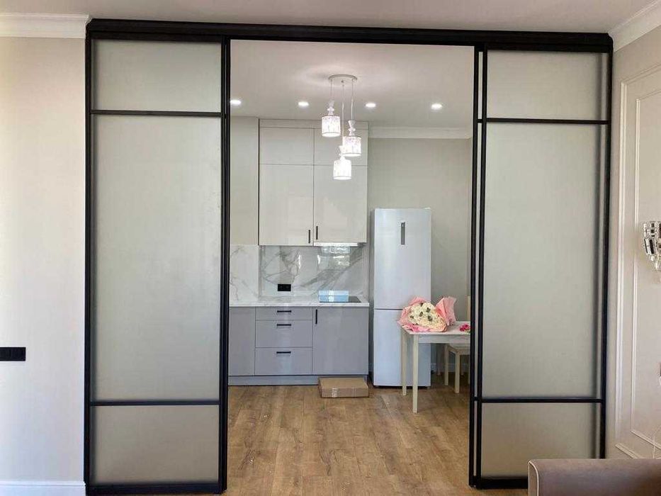 Стеклянные шторки для ванной, душевая кабина, межкомнотные перегородки