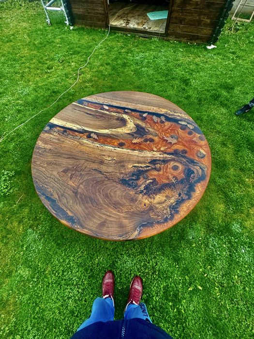 Трапезна маса от Орех и Епоксидна смола