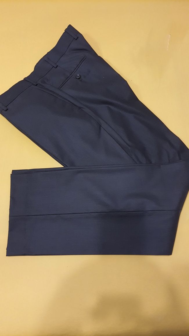 Vând pantaloni ocazii / gala / nunta stare impecabila