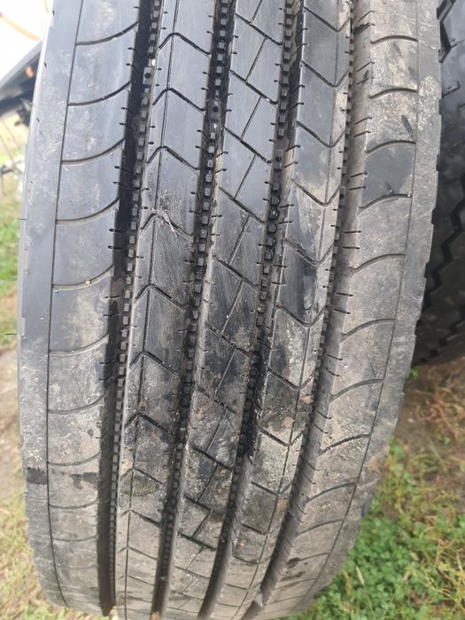 Vând cauciucuri 265/70R19.5