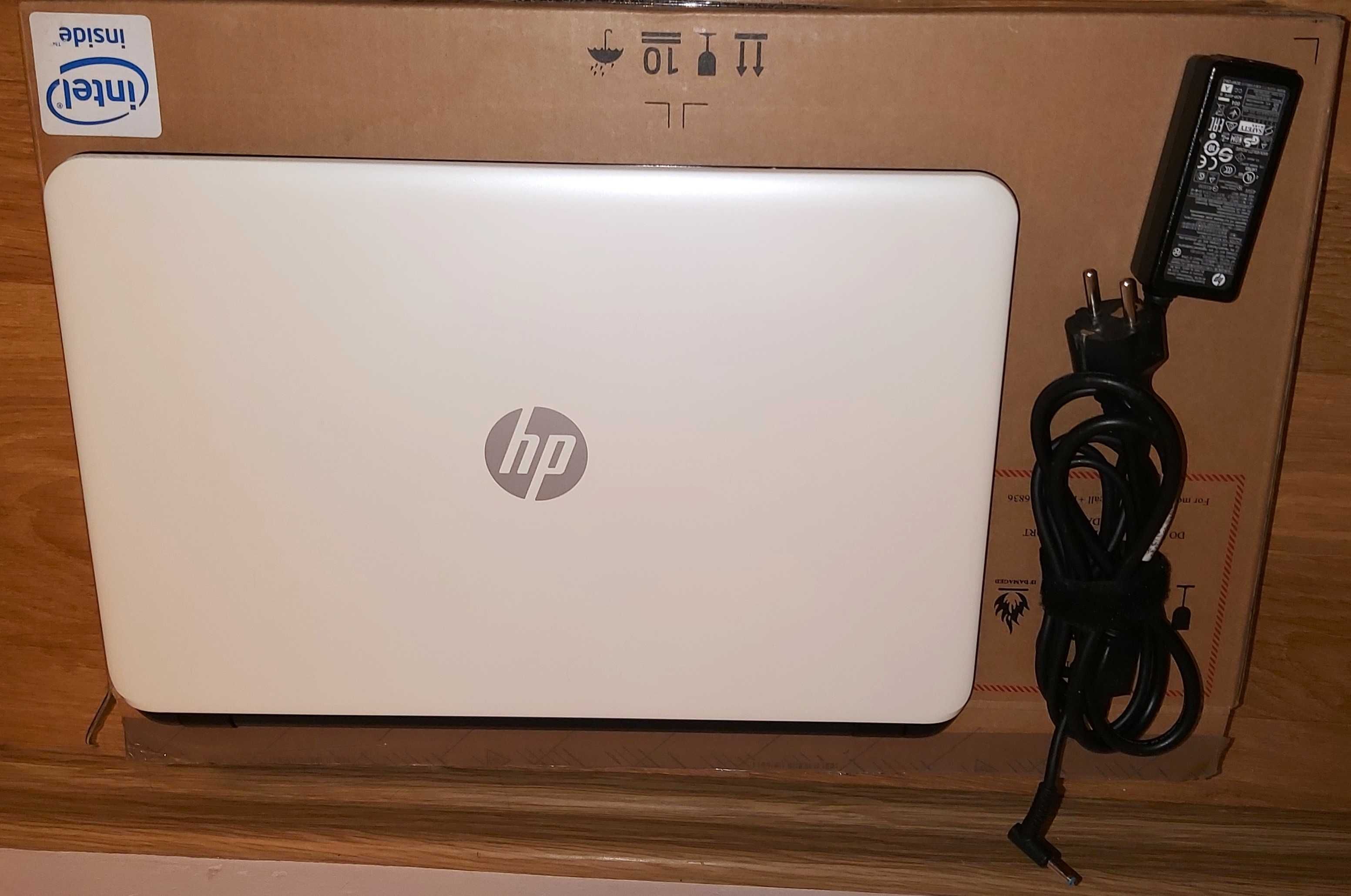 Vând sau dezmembrez laptop HP 15R030SQ
