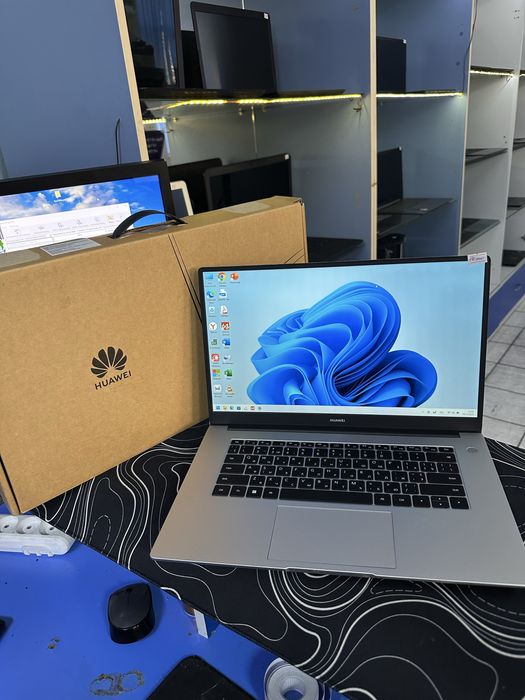 Huawei Ryzen 5-5500U ОЗУ-8ГБ ССД-256ГБ в отличном состоянии емкость 90