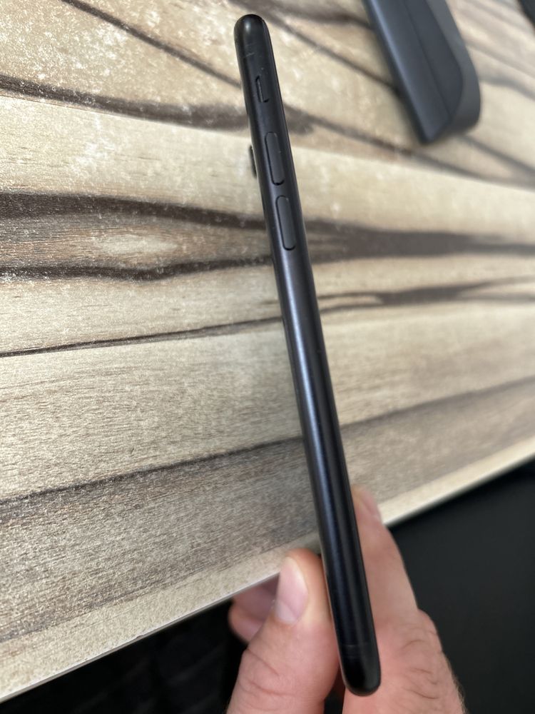 Iphone SE 2 нова батерия 64 гигабайта
