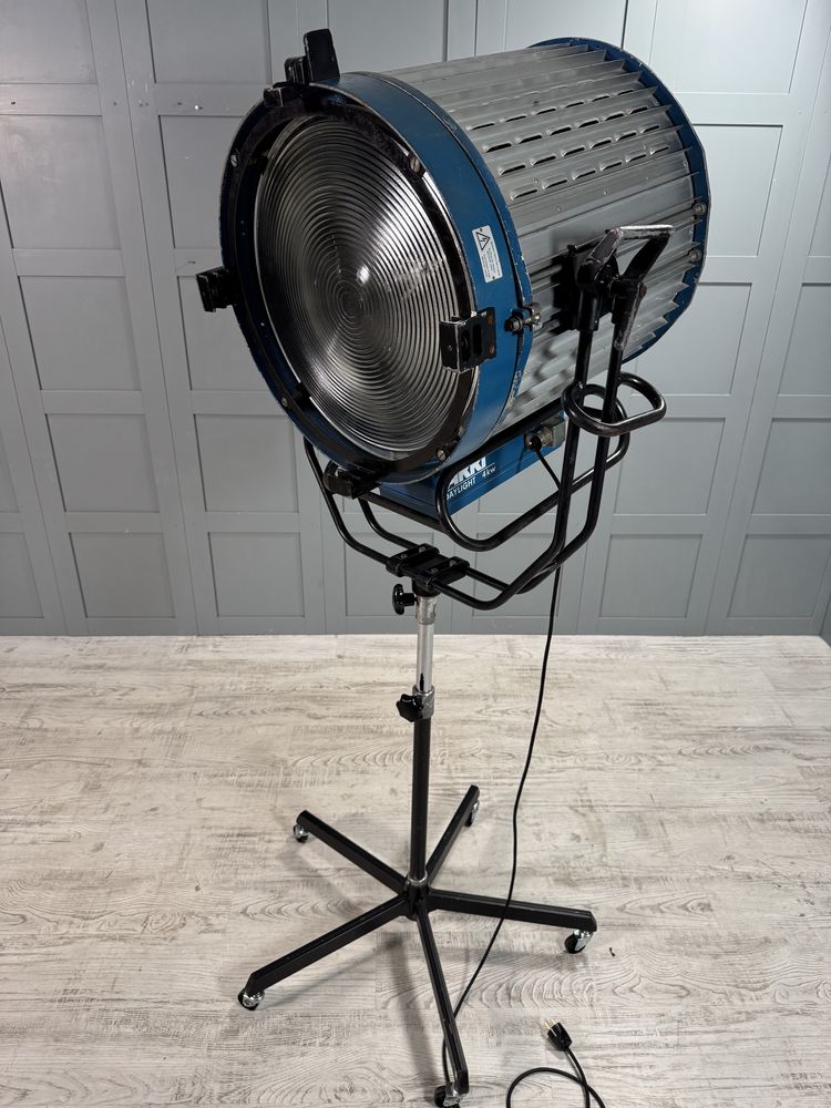 Кино прожектор ARRI лампион Р404