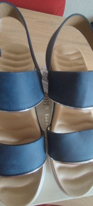 Нови сини сандали с етикет 38 номер.30 лв
