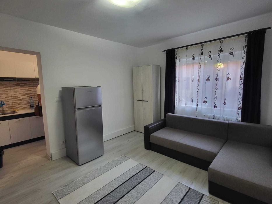 Inchiriez garsoniera.