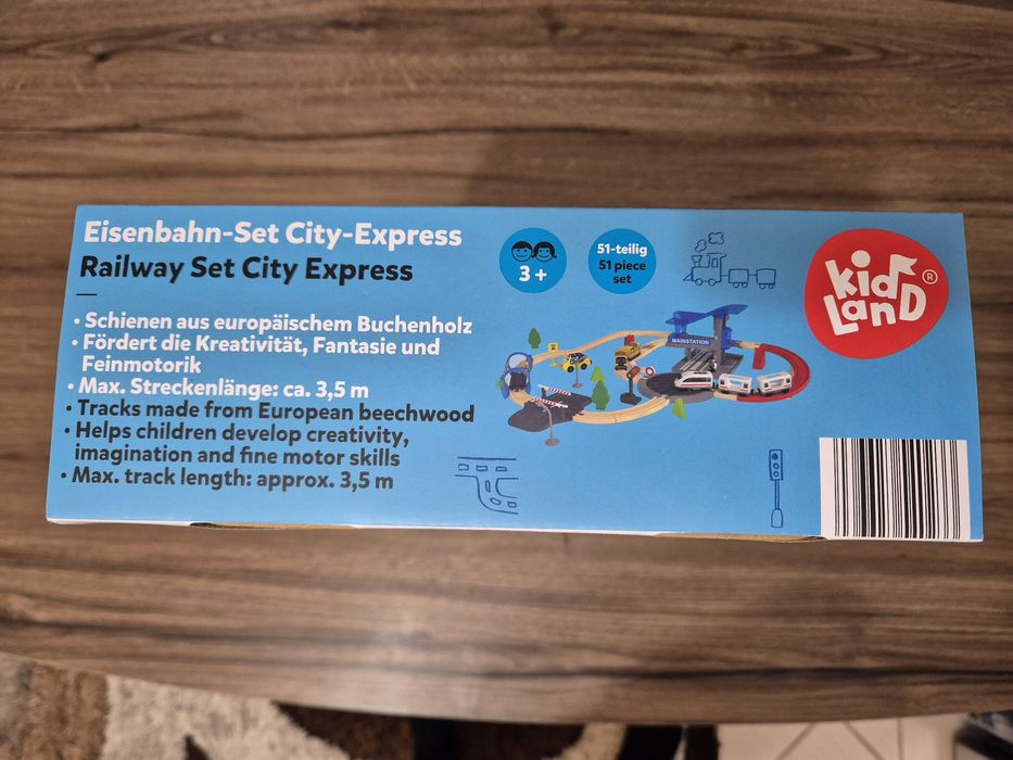 Set circuit din lemn cu  trenulet