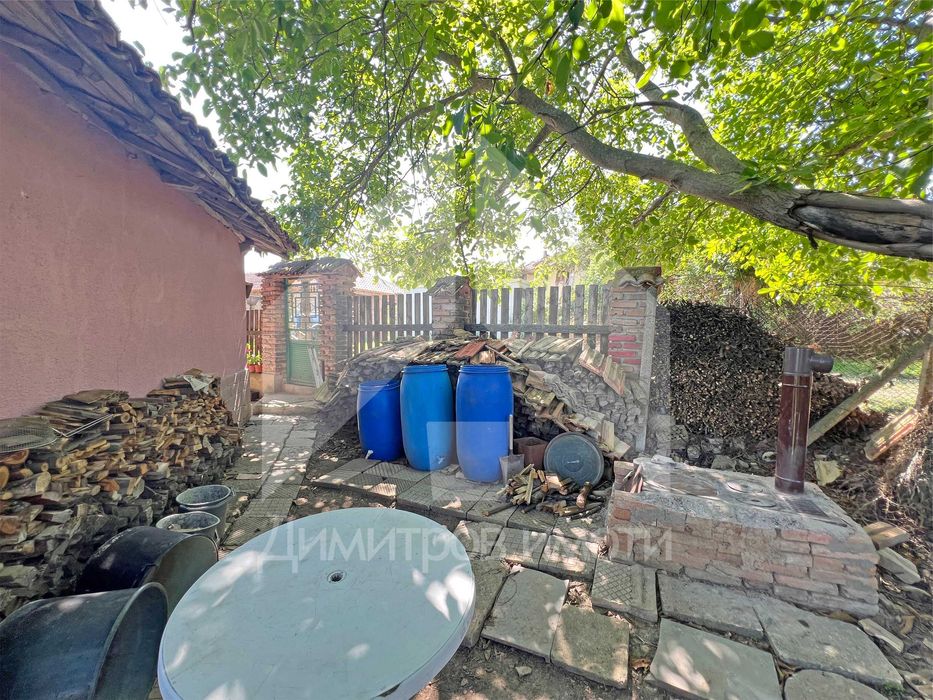 Продава едноетажна, тухлена къща в с. Писарево (обл. Шумен). ТОП имот!