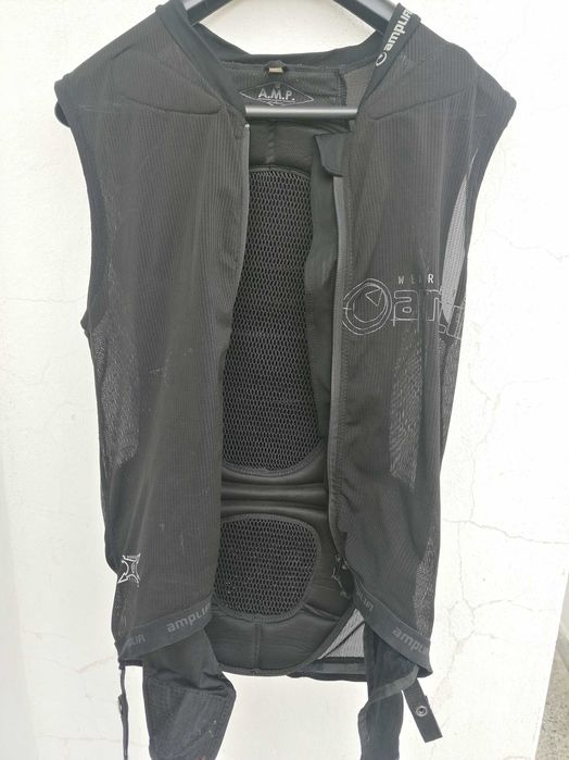 Протектор Amplifi за ски, сноуборд и велосипед